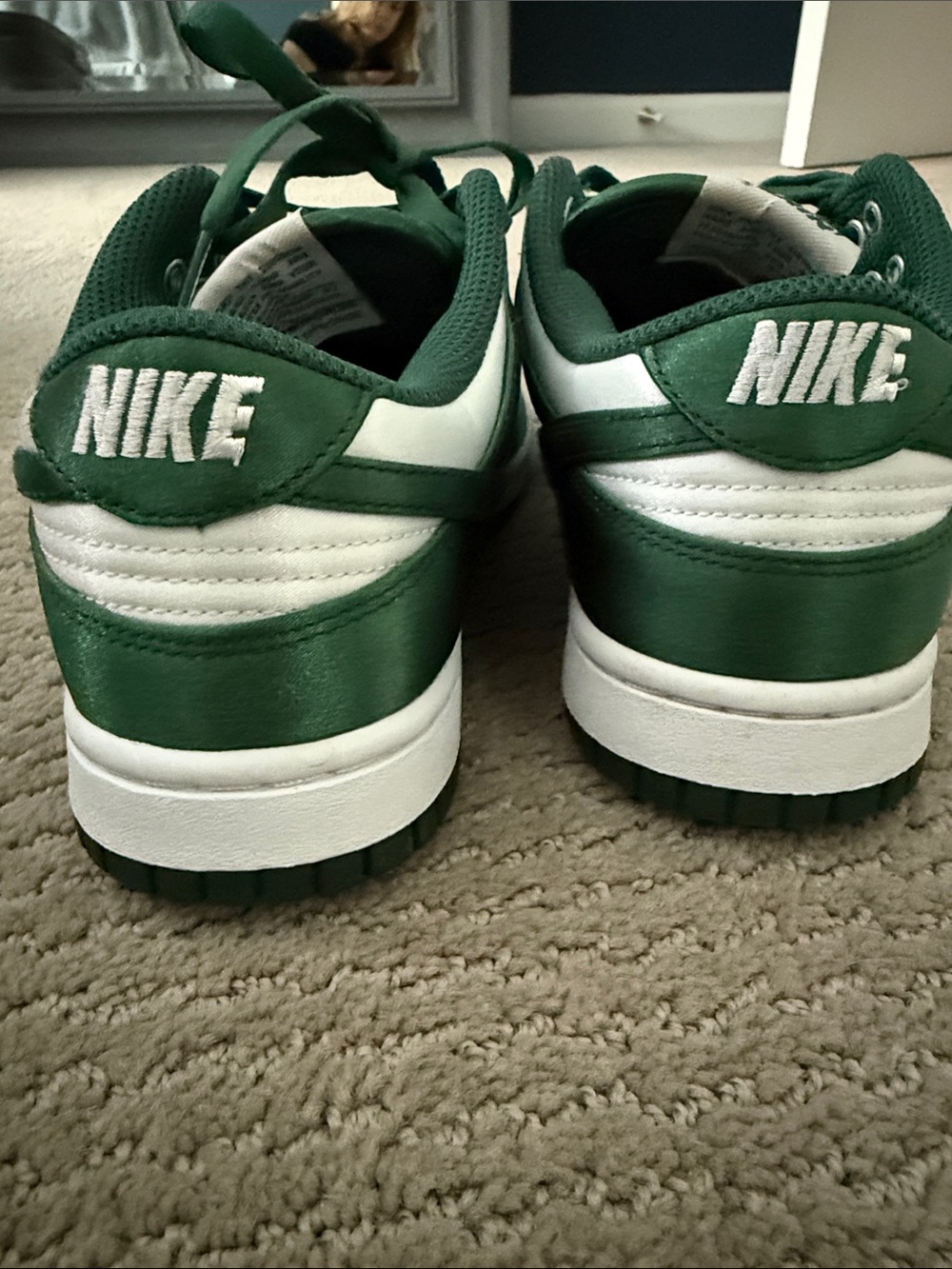 Nike White and Green Low-Top Dunks - Picture 5 of 5